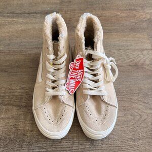 NWT Suede and Fleece Lining Size 6